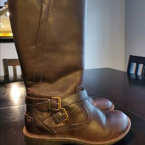 Brown ugh leather boots never worn